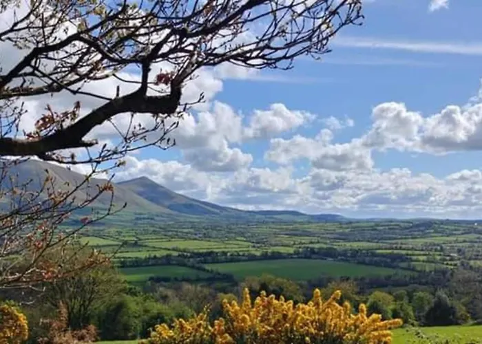 Corderry Farmhouse, Idyllic Amid 250 Acres Casa de Férias Lisvernane
