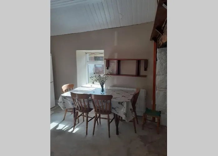 Casa de Férias Corderry Farmhouse, Idyllic Amid 250 Acres Lisvernane